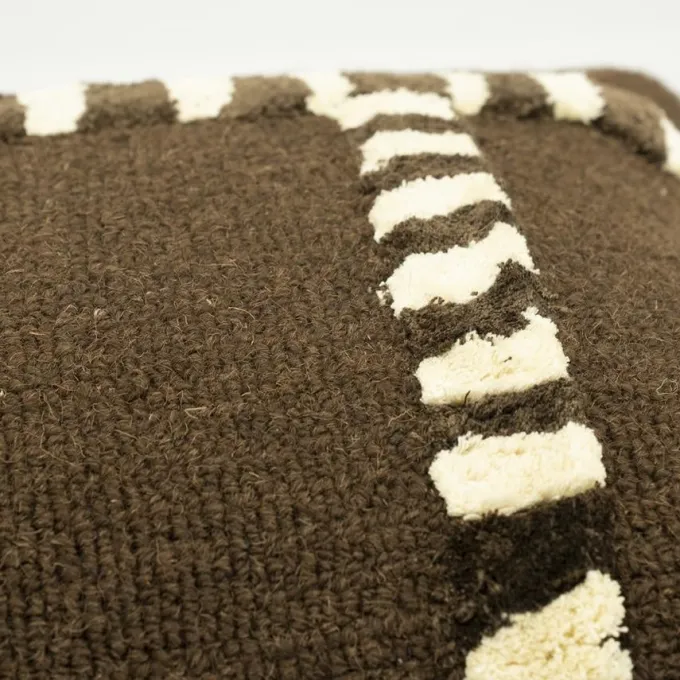 By Boo Kussen StripeScape - bruin