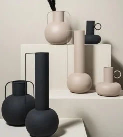 By Boo Vaas Bell medium - licht bruin
