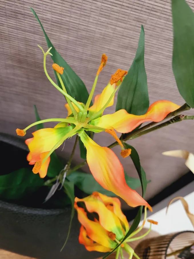Countryfield Kunsttak Gloriosa goud - Luxe zijden bloem voor in huis