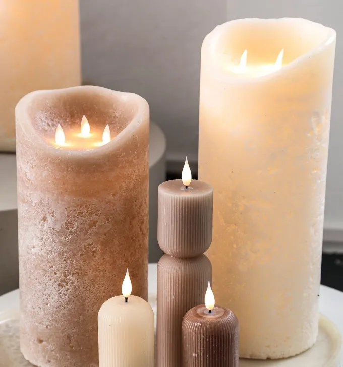 PTMD LED-kaars rustiek beige 30 cm hoog met 3 bewegende vlammetjes