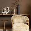 PTMD Ornament Vae Beige gegoten aluminium op travertin voet S