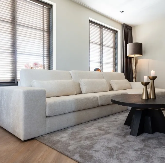 Richmond Interiors Bank Felix 2.5 seats + lounge rechts rond white chenille (Bergen 900 white chenille)