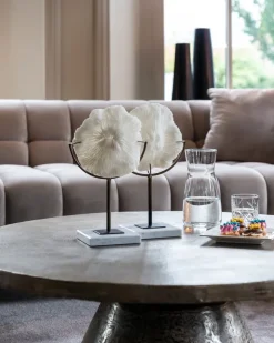 Richmond Interiors Faux koraal Jada op standaard wit