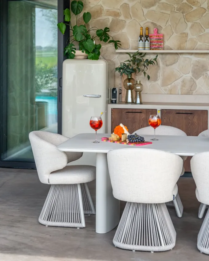 Richmond Interiors Outdoor eettafel Senza licht beige 220