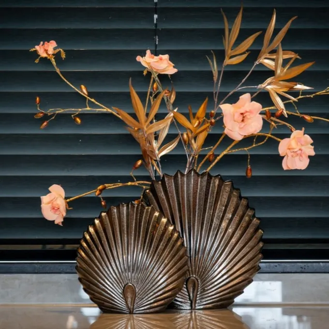 Richmond Interiors Vaas Mara antiek brons klein