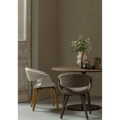 Woood Yossi eetkamerstoel bruin met houten poot donkerbruin